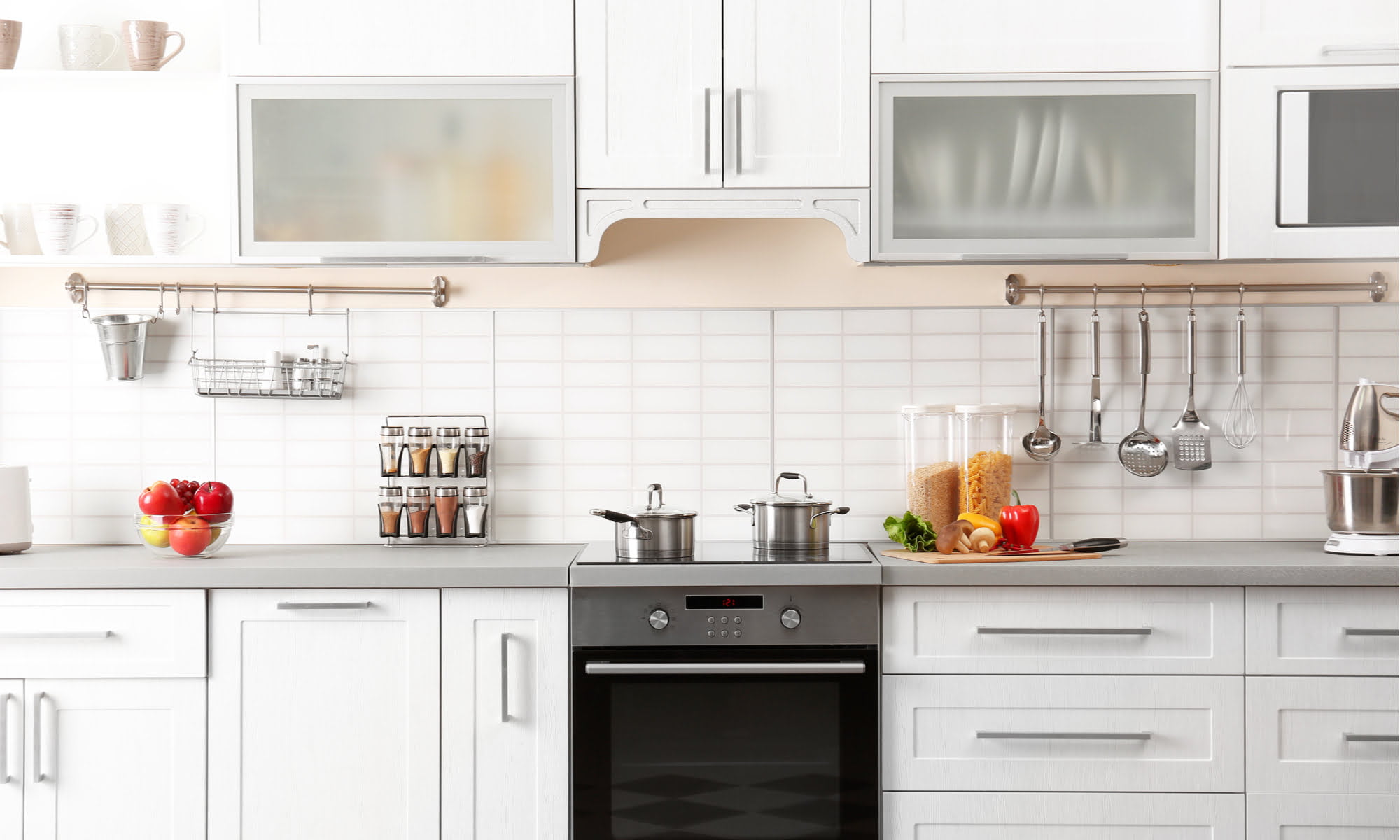 Kitchen Hack: Your Easy Guide To A Spotless Stove (Naturally!)